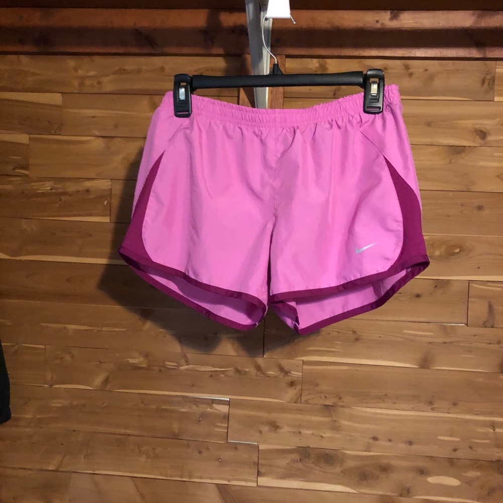 NIKE WOMEN’S RUNNING SHORTS MEDIUM